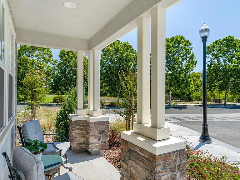 1429 Brody Bird Ln — Photo 6