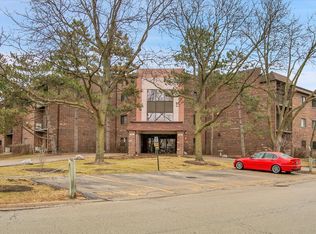 1002 Castilian Ct APT 302, Glenview, IL