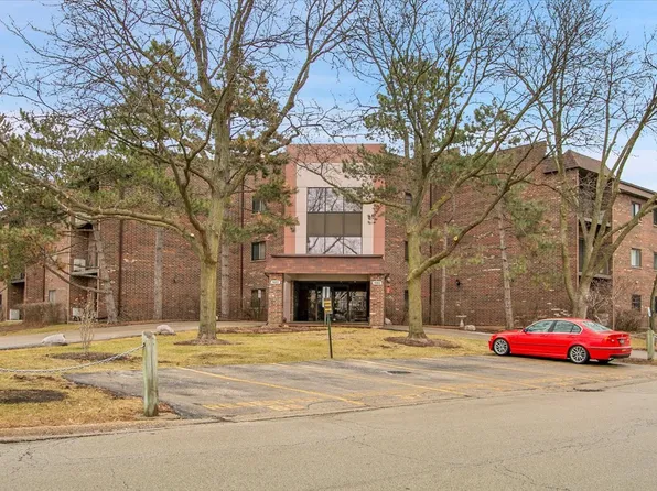 1002 Castilian Ct APT 302, Glenview, IL 60025