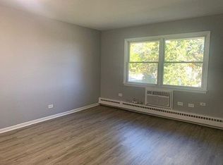 390 Executive Dr APT 207, Carol Stream, IL 60188