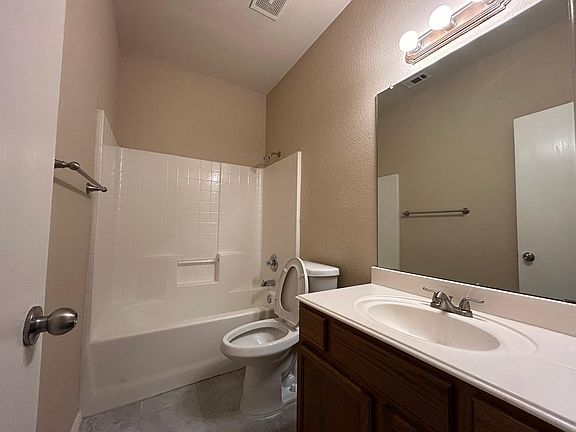 4th image of 2820 Drycreek Ln