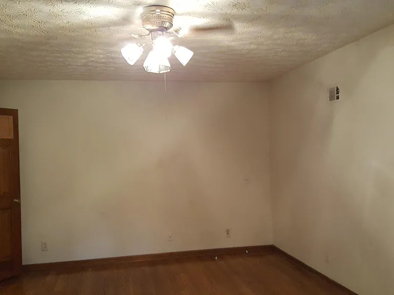 1032 Williamsburg Ct — Photo 7