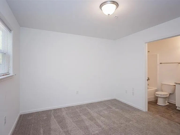 Barrington Apartments — Photo 8