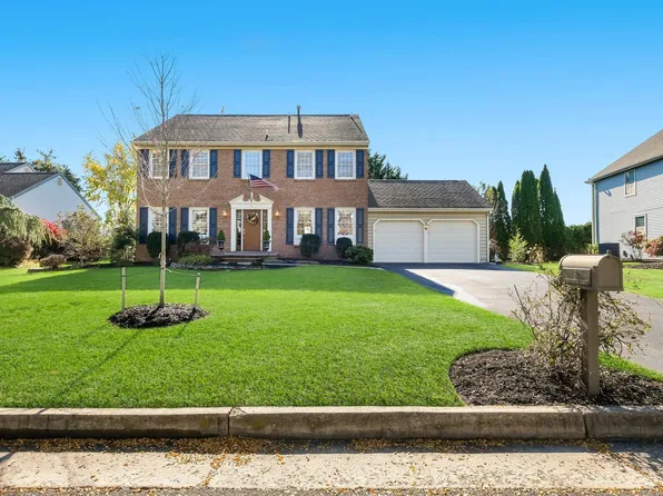8 Periwinkle Pl, Newtown, PA 18940
