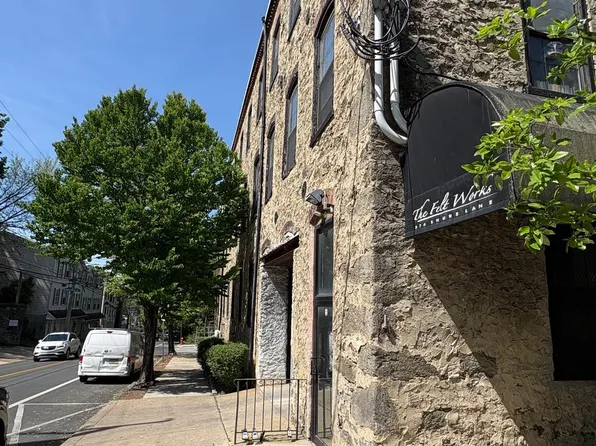 374 Shurs Ln APT 203, Philadelphia, PA 19128