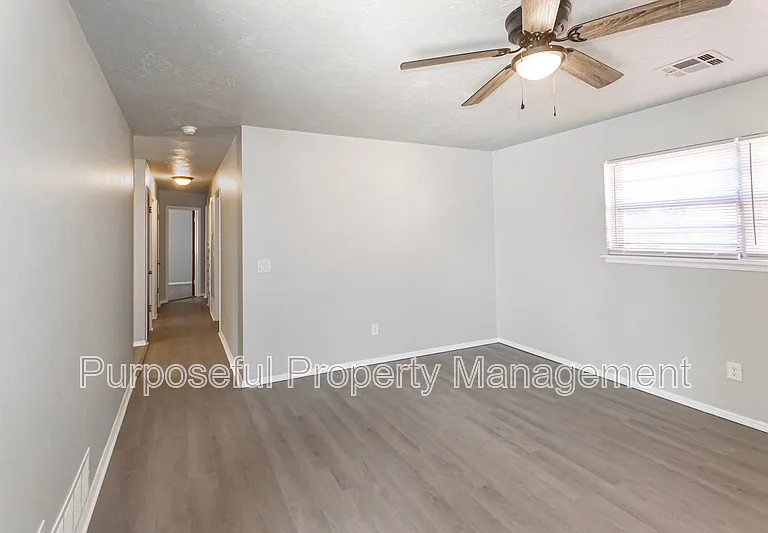 2624 N Markwell Ave — Photo 4