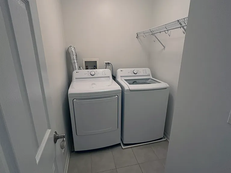 560 Lancaster Dr #560 — Photo 26