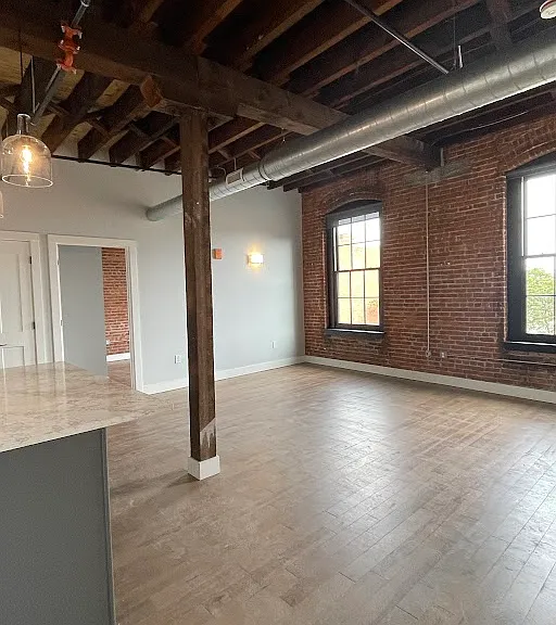 Hotel Street Apartments — Photo 32