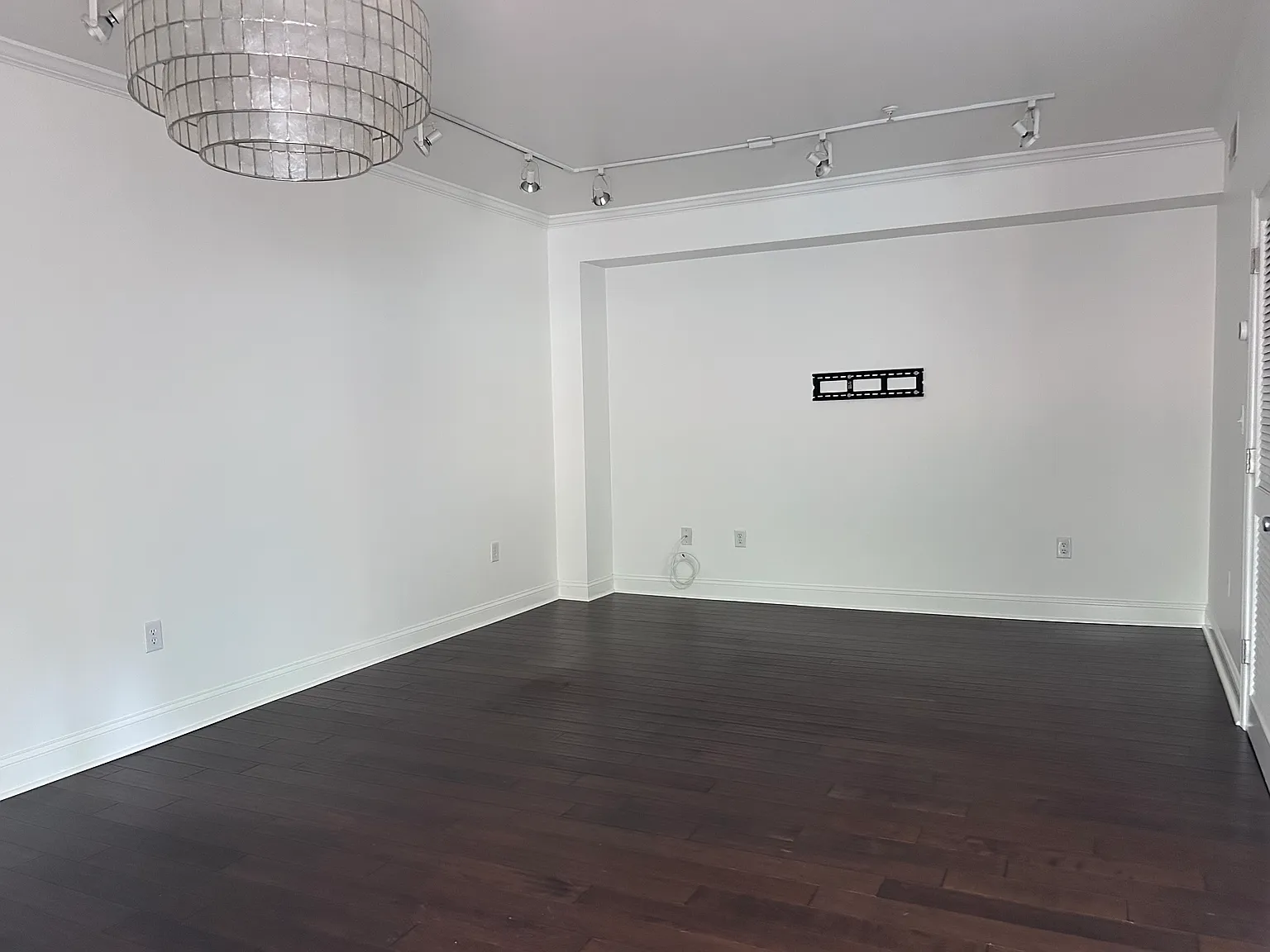 2 bed, 809 sqft, $1,949 — Photo 4