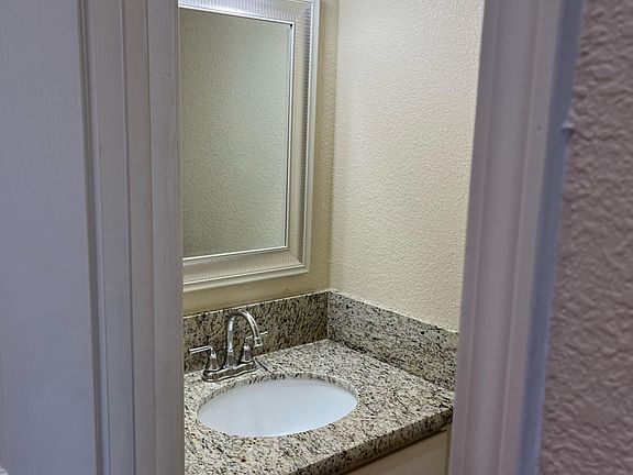4th image of 1049 Bell St