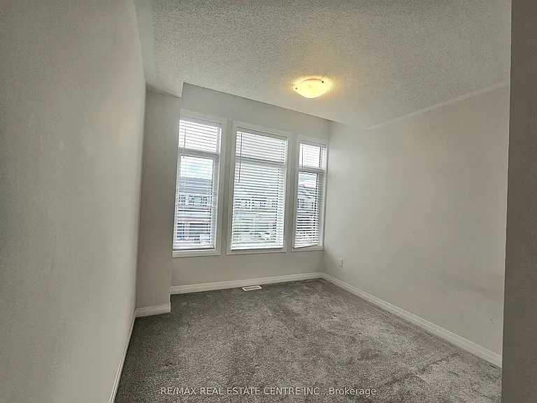 109 Freedom Cres — Photo 11