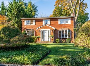35 Summit St, Huntington, NY 11743