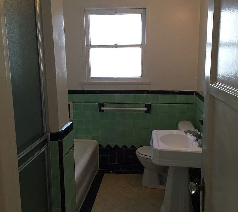1st image of 640 S Detroit St APT 201