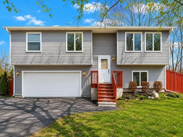 614 Kakos Ct, Zion, IL 60099
