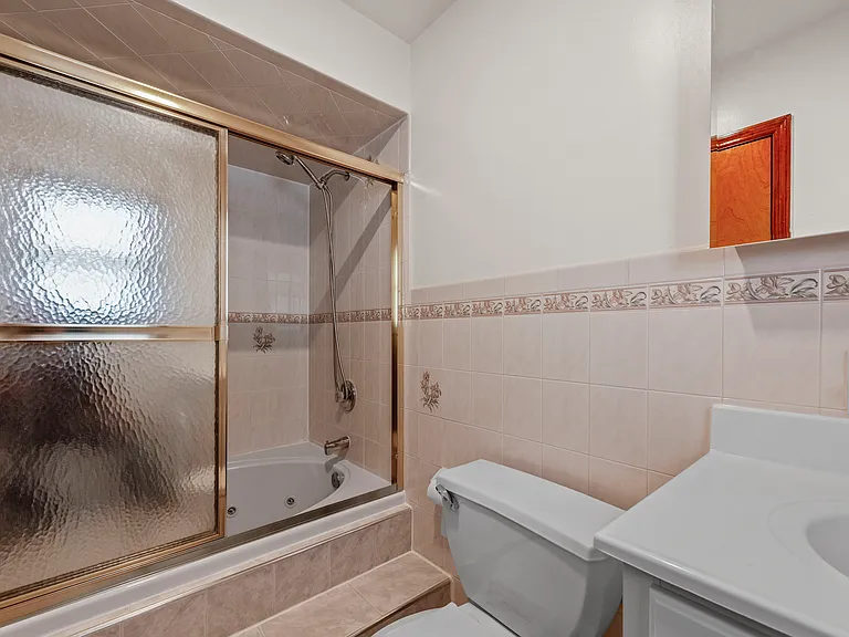 937 Grove St #2 — Photo 15