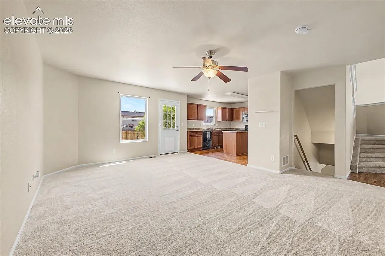 4 bed, 3.5 bath, 2963 sqft, $2,500 — Photo 2