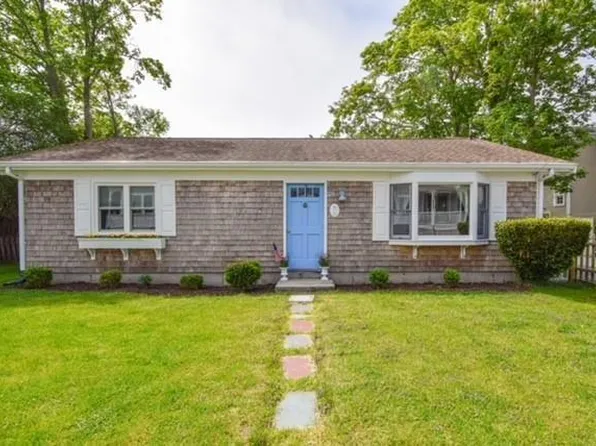 39 Grafton St, Newport, RI 02840