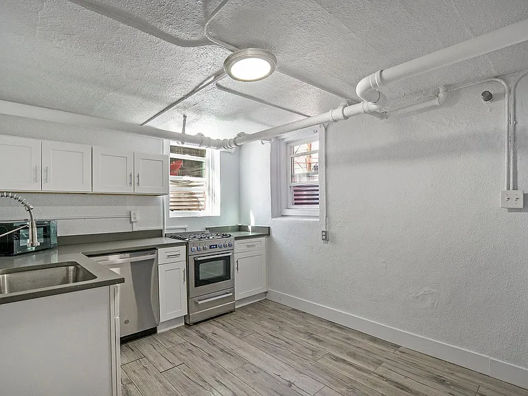 1159 N Corona St — Photo 4