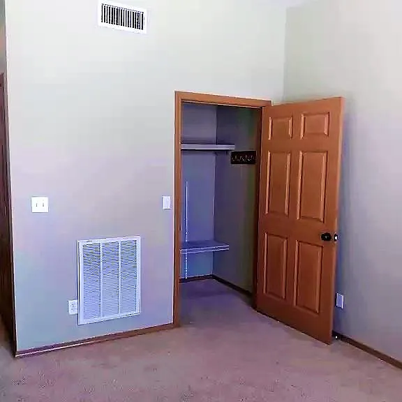 200 E 2nd St #4 — Photo 6