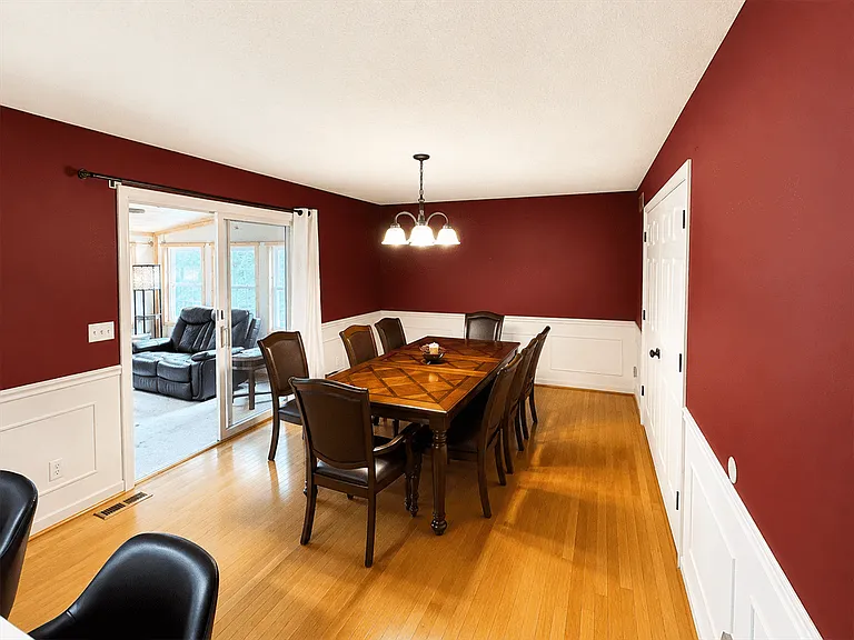 221 Burt St — Photo 11