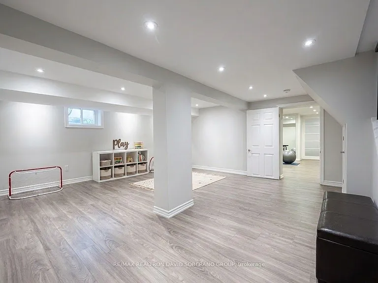 35 Bainbridge Ave — Photo 18