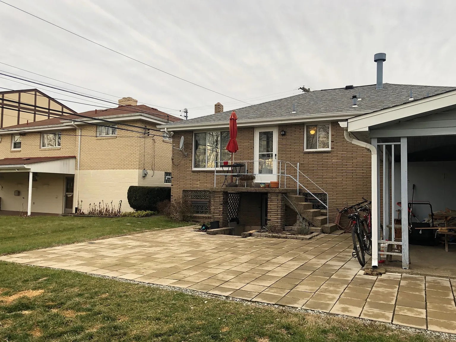684 Southcrest Dr — Photo 3