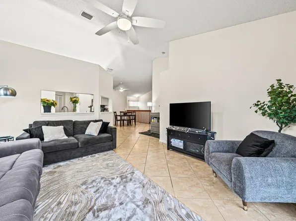 16 Vía De Casas Sur, Boynton Beach, FL 33426