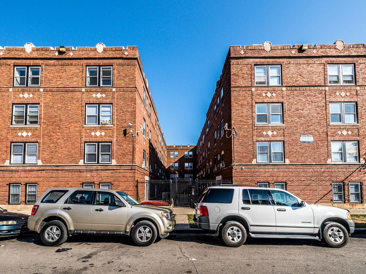 4814 W Monroe St — Photo 1