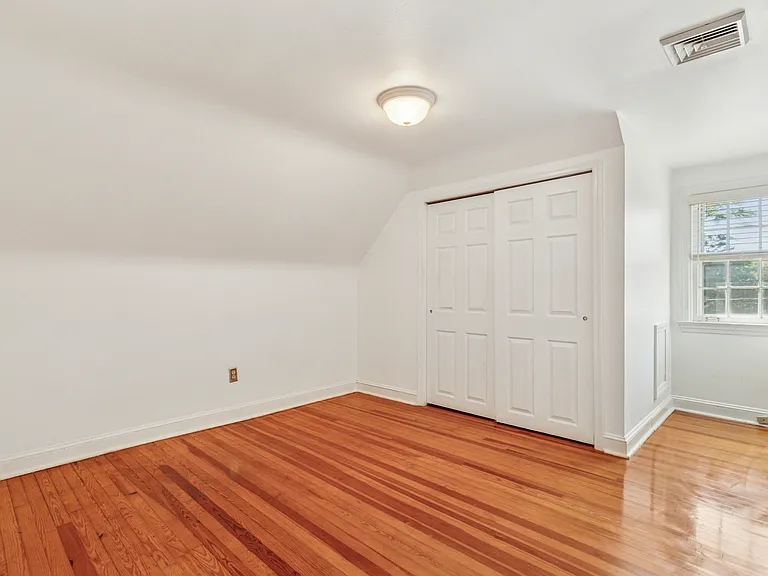 340 N Penn St — Photo 14