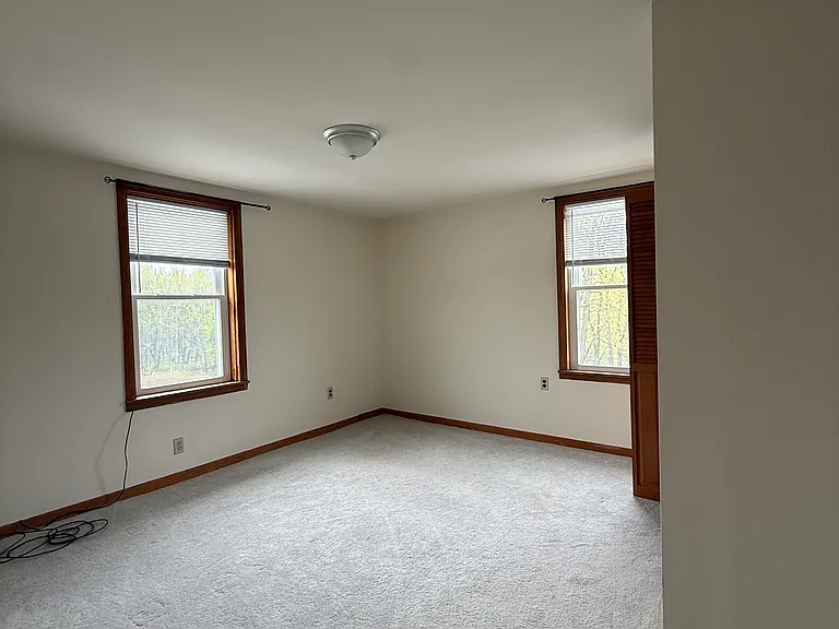 1040 Macrae Rd — Photo 6
