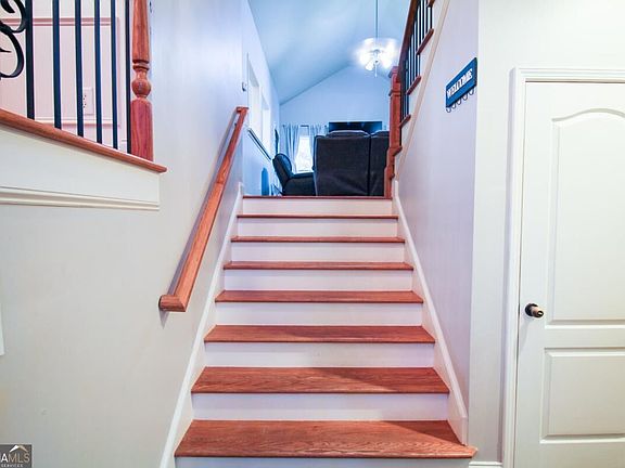 5th image of 80 Palmer Ct