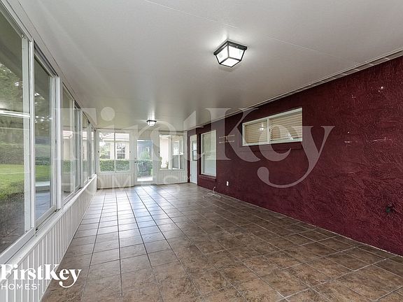 5th image of 207 Golf Aire Blvd
