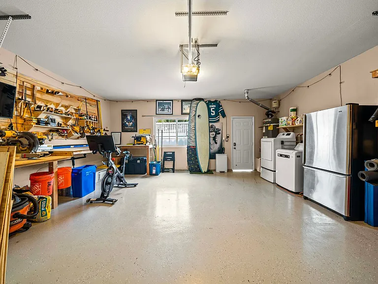 978 Elm Ave — Photo 33