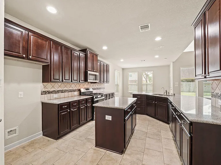 19119 Arcadia Cove Ct — Photo 11