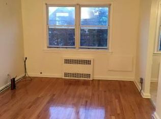 6053 86th St, Middle Village, NY 11379