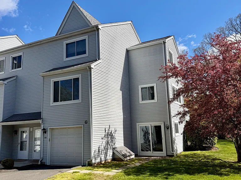 69 Northwest Dr #60 — Photo 1
