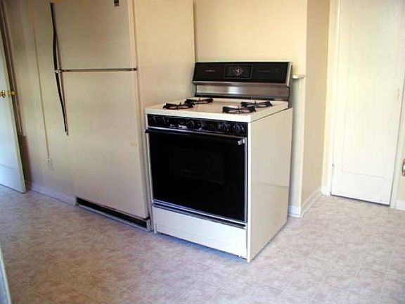 Gas Range & Refrigerator