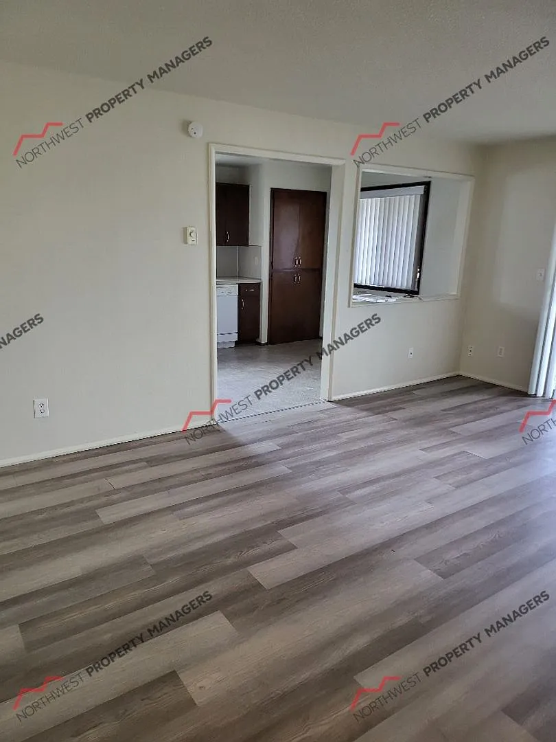 r193B — Photo 4