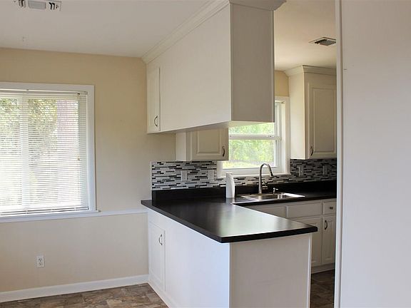 4th image of 6301 Hermitage Dr