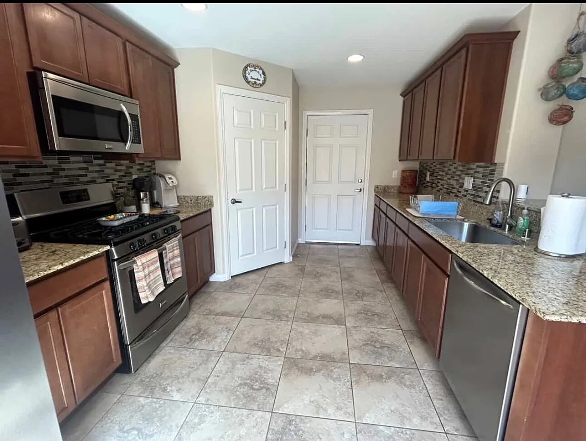 3 bed, 1404 sqft, $1,850 — Photo 3