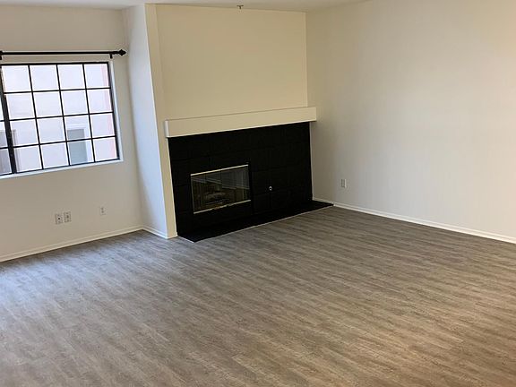 5th image of 12340 Montana Ave #205