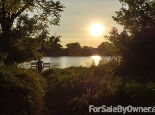 27910 W River Trl, Barrington, IL 60010