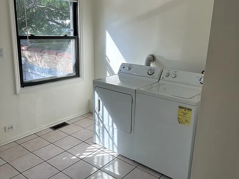 5826 N Broadway St — Photo 1