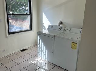 5826 N Broadway St, Chicago, IL 60660