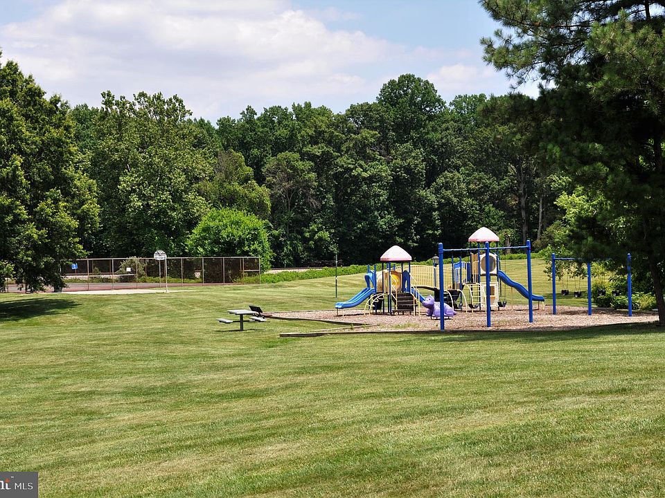 2nd image of 5811K Royal Ridge Dr