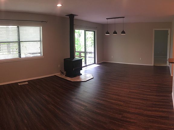 4th image of 12 E Elvendon Dr