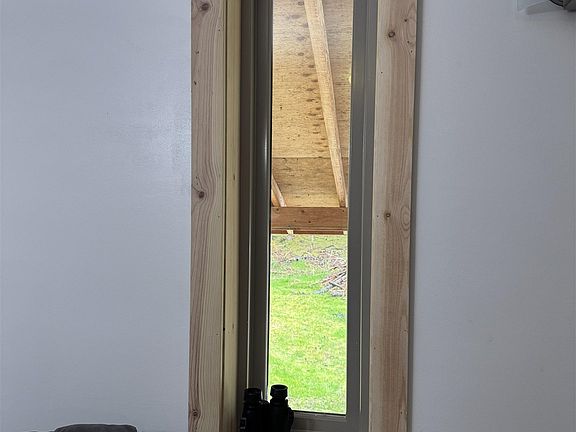 4th image of 10 White Dr