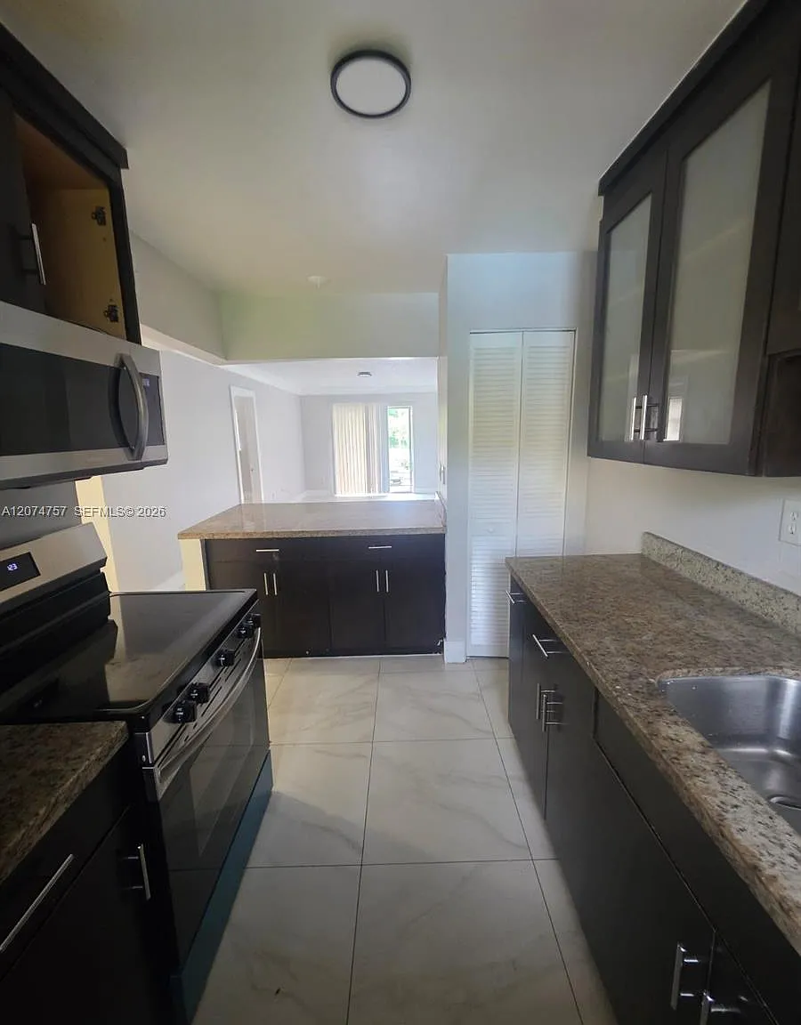 Oaks Condo — Photo 2
