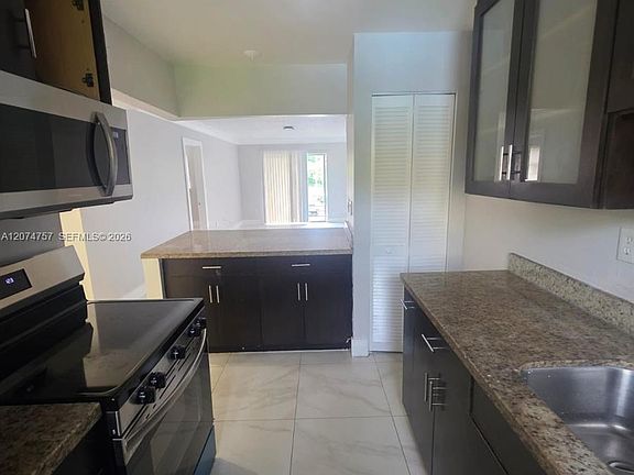 2nd image of 4121 Stirling Rd APT 207