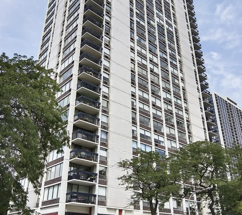 1455 N Sandburg Ter #404